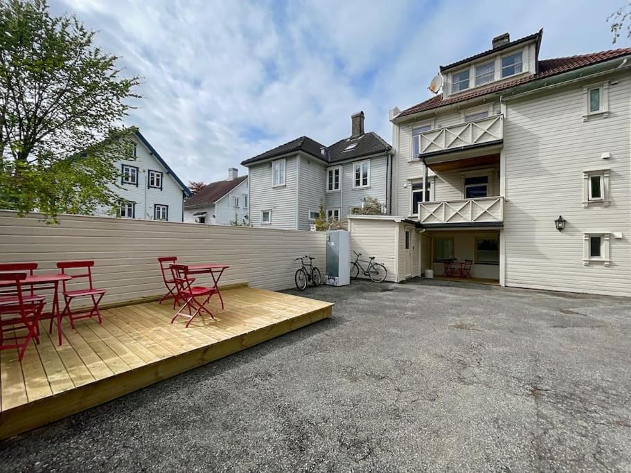 Ledaal Place 1 By *